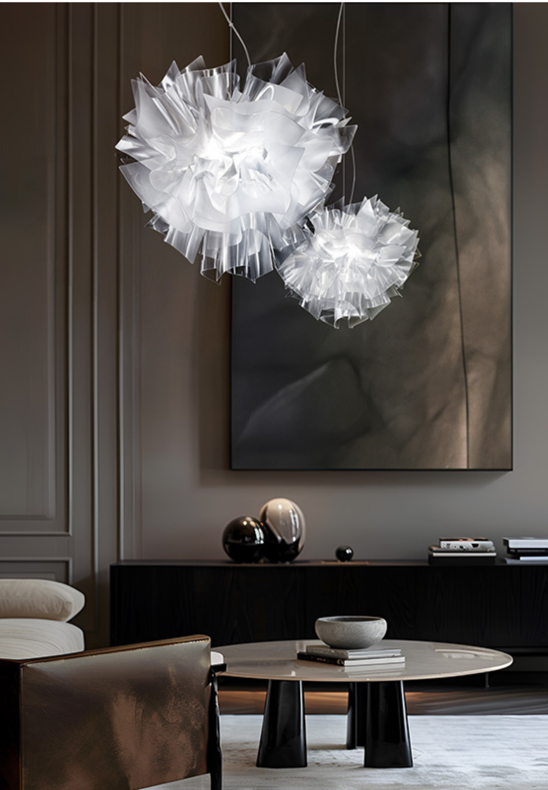 Slamp Veli Suspension White - Lampada da soffitto di design realizzata a mano. Collezione ispirata alle morbide pieghe del mondo sartoriale.